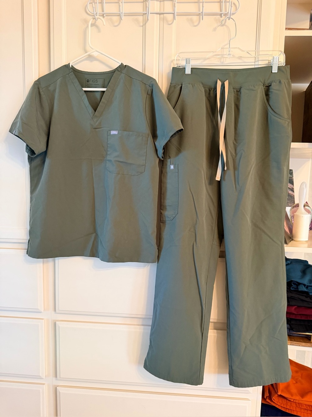 Figs women’s scrub set Cade pants Large Tall, Katrina top large Moss green